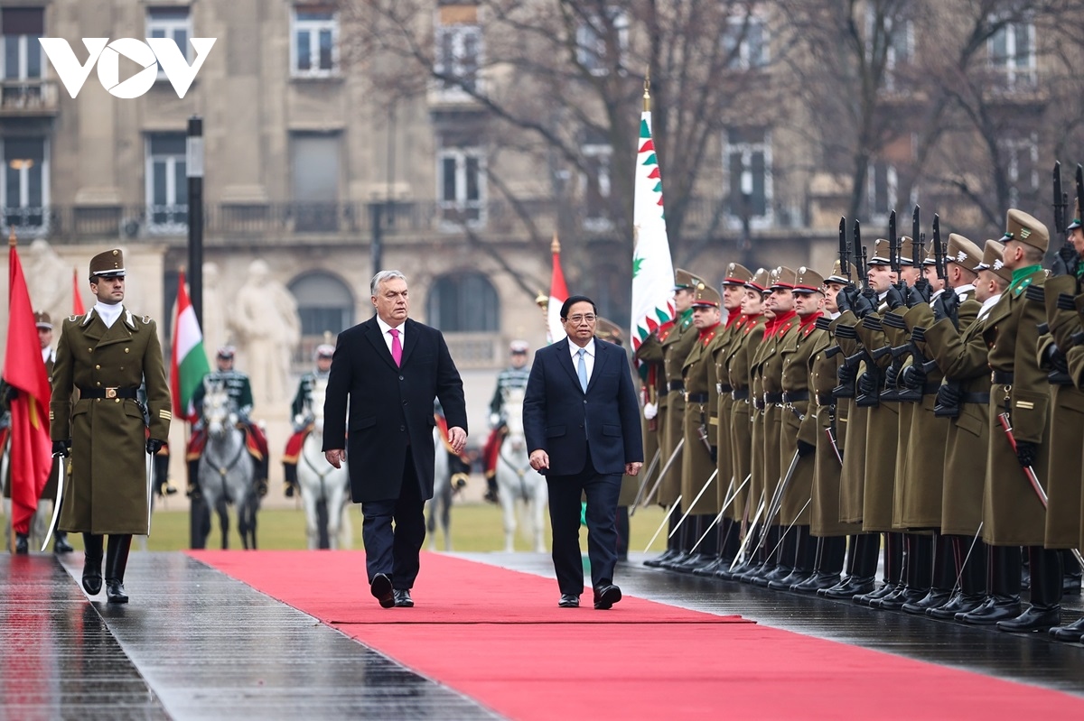 Thủ tướng Hungary Viktor Orban chủ trì lễ đón Thủ tướng Phạm Minh Chính